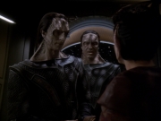 extant_StarTrek_DS9_6x01-ATimeToStand_01075.jpg