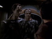 extant_StarTrek_DS9_6x01-ATimeToStand_01077.jpg