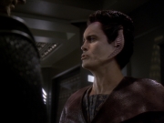extant_StarTrek_DS9_6x01-ATimeToStand_01080.jpg