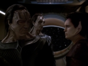 extant_StarTrek_DS9_6x01-ATimeToStand_01093.jpg