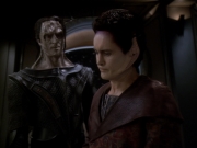 extant_StarTrek_DS9_6x01-ATimeToStand_01102.jpg