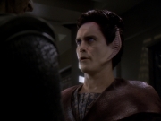 extant_StarTrek_DS9_6x01-ATimeToStand_01107.jpg