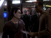 extant_StarTrek_DS9_6x01-ATimeToStand_01980.jpg