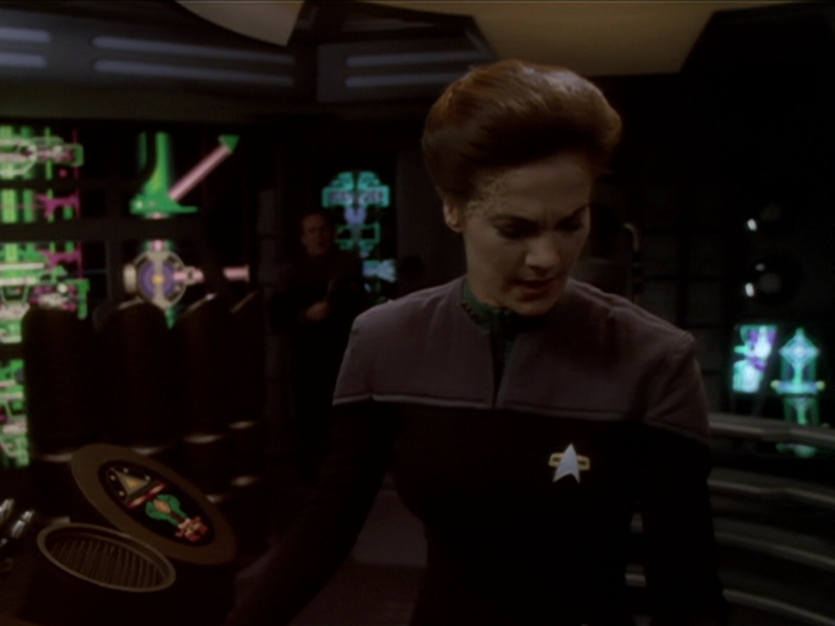 extant_StarTrek_DS9_6x02-RocksAndShoals_00028.jpg
