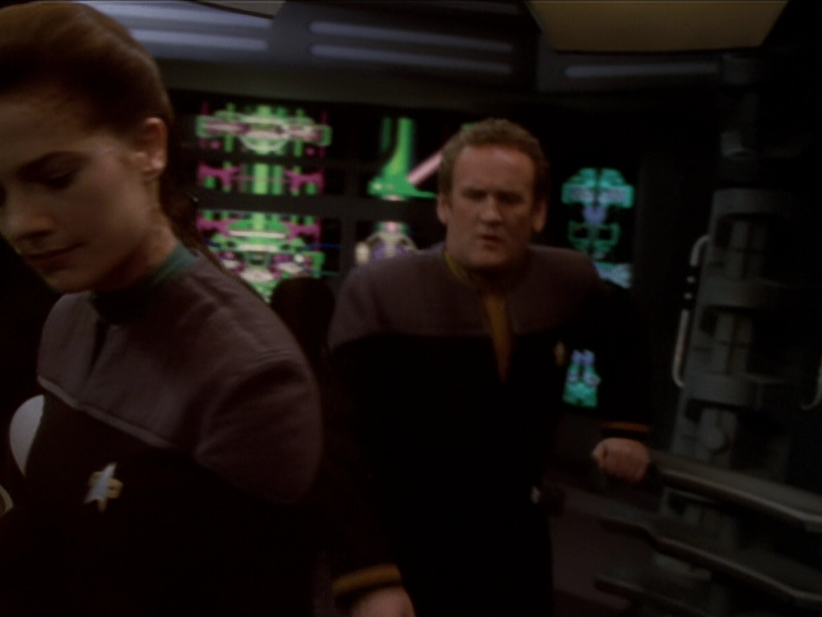 extant_StarTrek_DS9_6x02-RocksAndShoals_00031.jpg