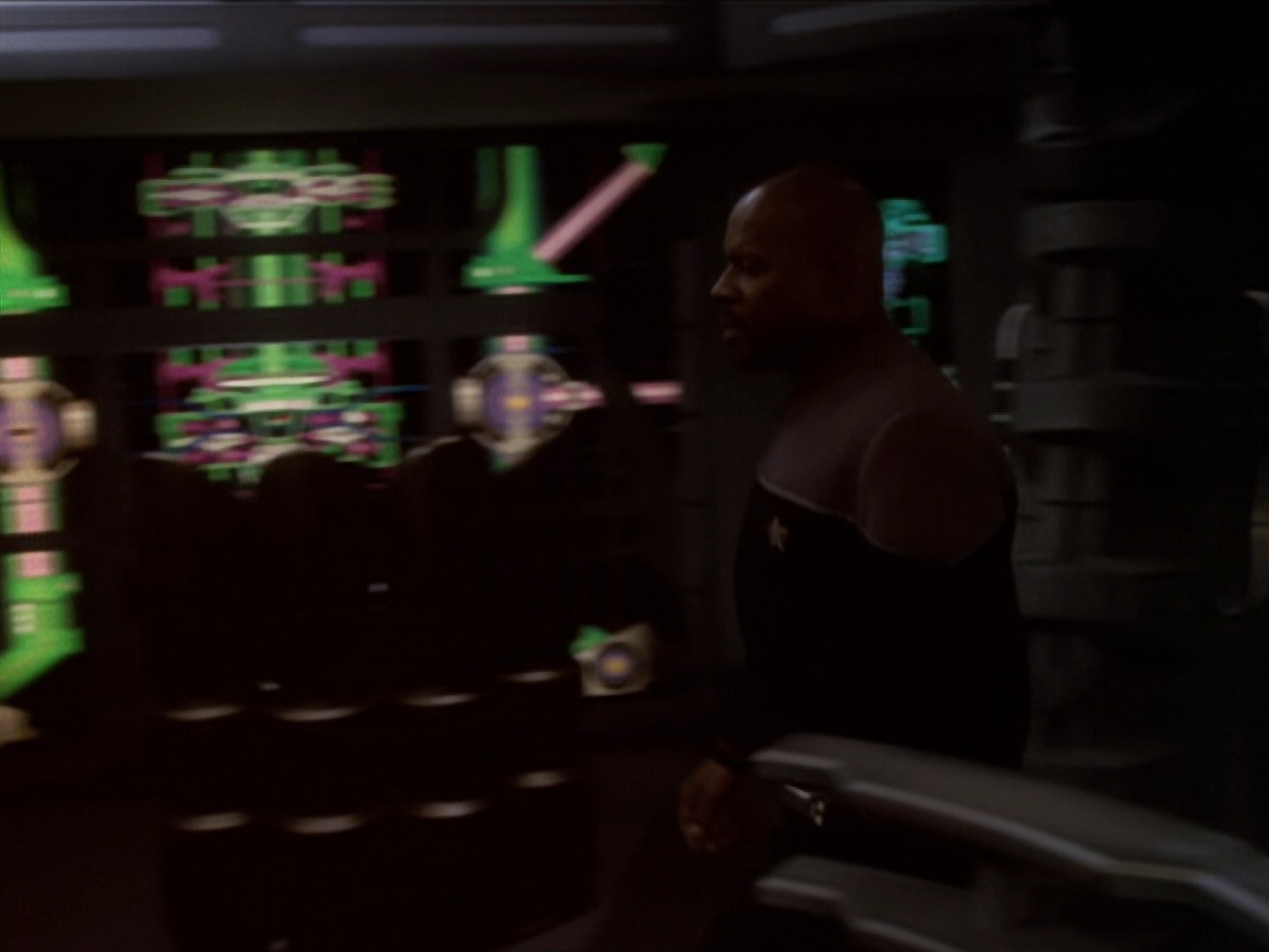extant_StarTrek_DS9_6x02-RocksAndShoals_00037.jpg