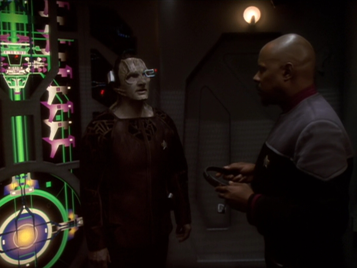 extant_StarTrek_DS9_6x02-RocksAndShoals_00042.jpg