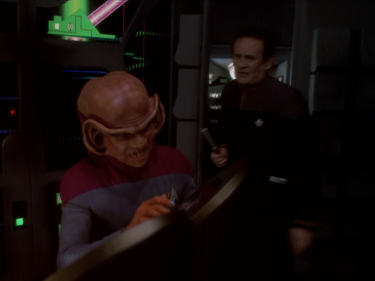 extant_StarTrek_DS9_6x02-RocksAndShoals_00055.jpg