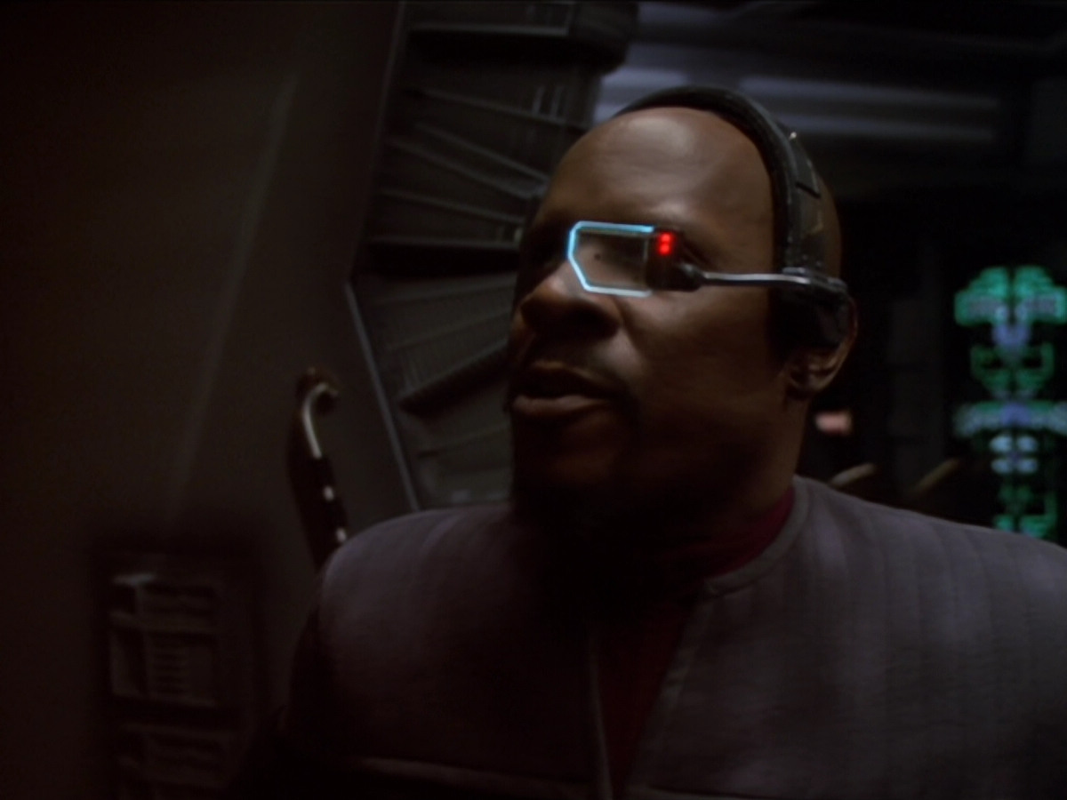 extant_StarTrek_DS9_6x02-RocksAndShoals_00070.jpg