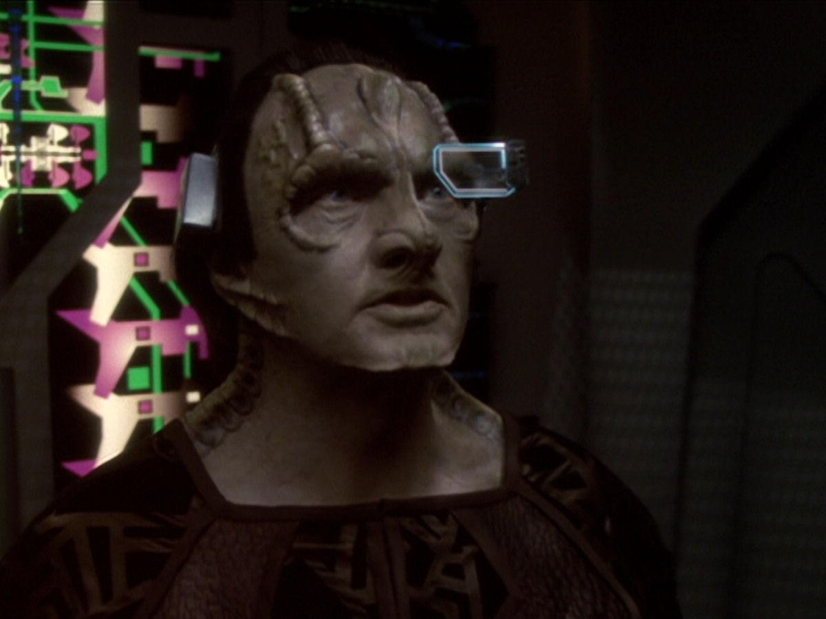 extant_StarTrek_DS9_6x02-RocksAndShoals_00078.jpg