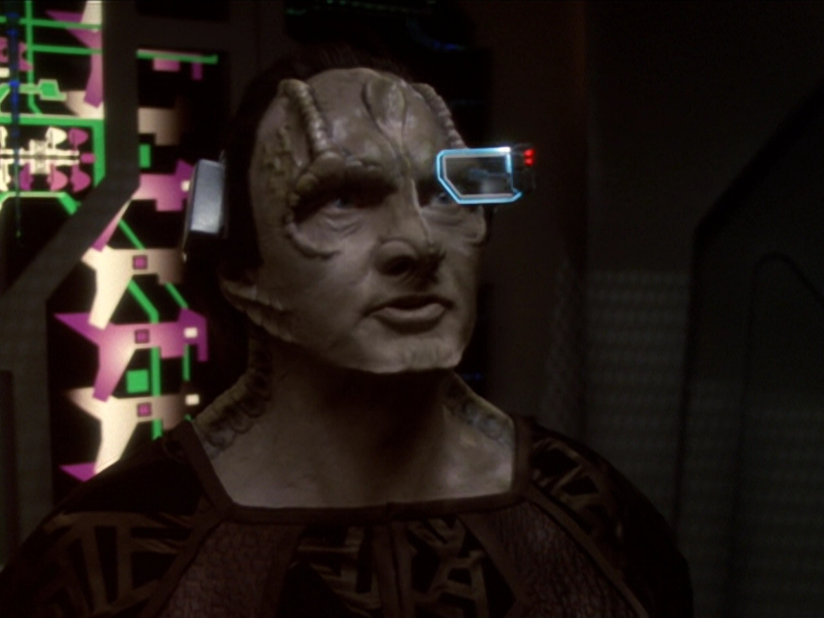 extant_StarTrek_DS9_6x02-RocksAndShoals_00080.jpg