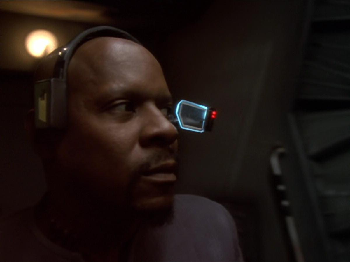 extant_StarTrek_DS9_6x02-RocksAndShoals_00082.jpg