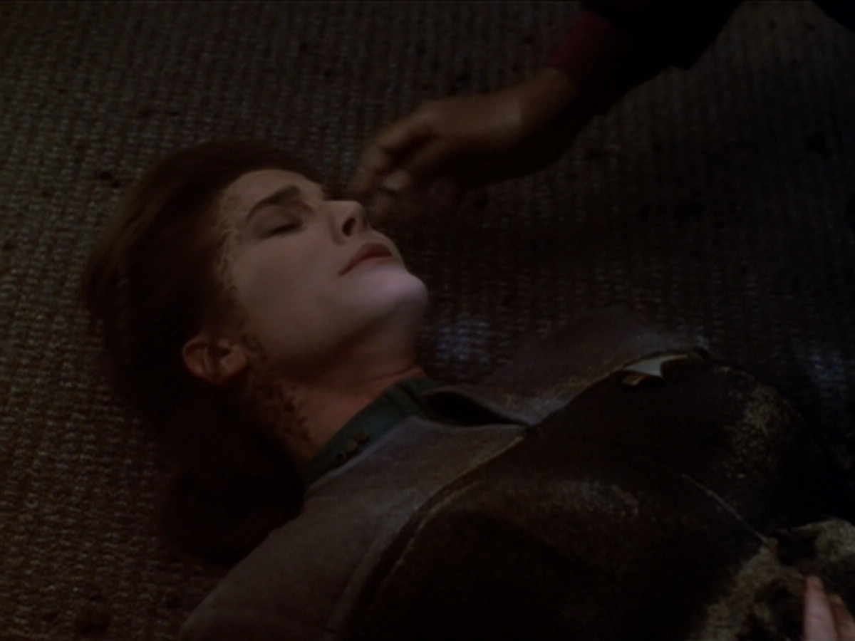 extant_StarTrek_DS9_6x02-RocksAndShoals_00133.jpg