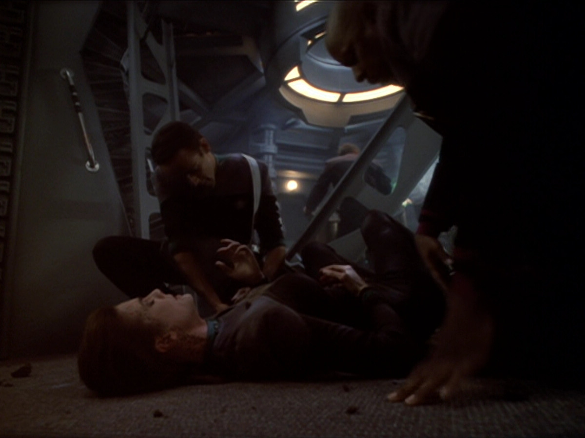 extant_StarTrek_DS9_6x02-RocksAndShoals_00138.jpg