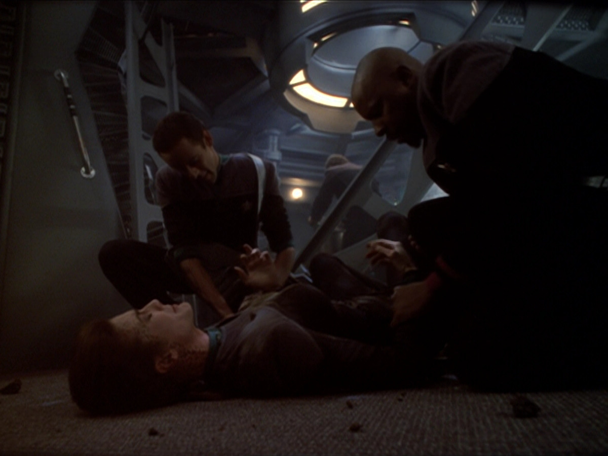 extant_StarTrek_DS9_6x02-RocksAndShoals_00140.jpg