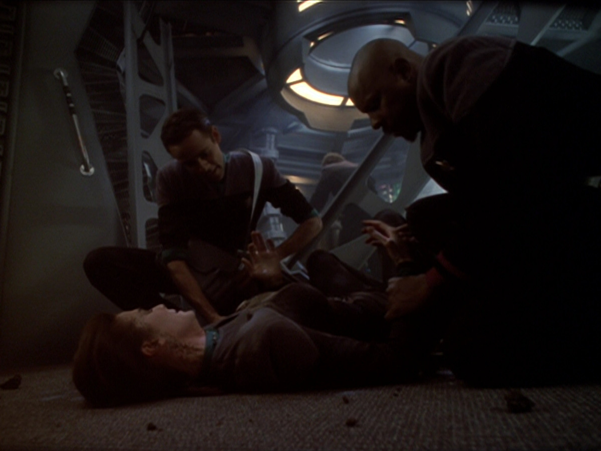 extant_StarTrek_DS9_6x02-RocksAndShoals_00141.jpg