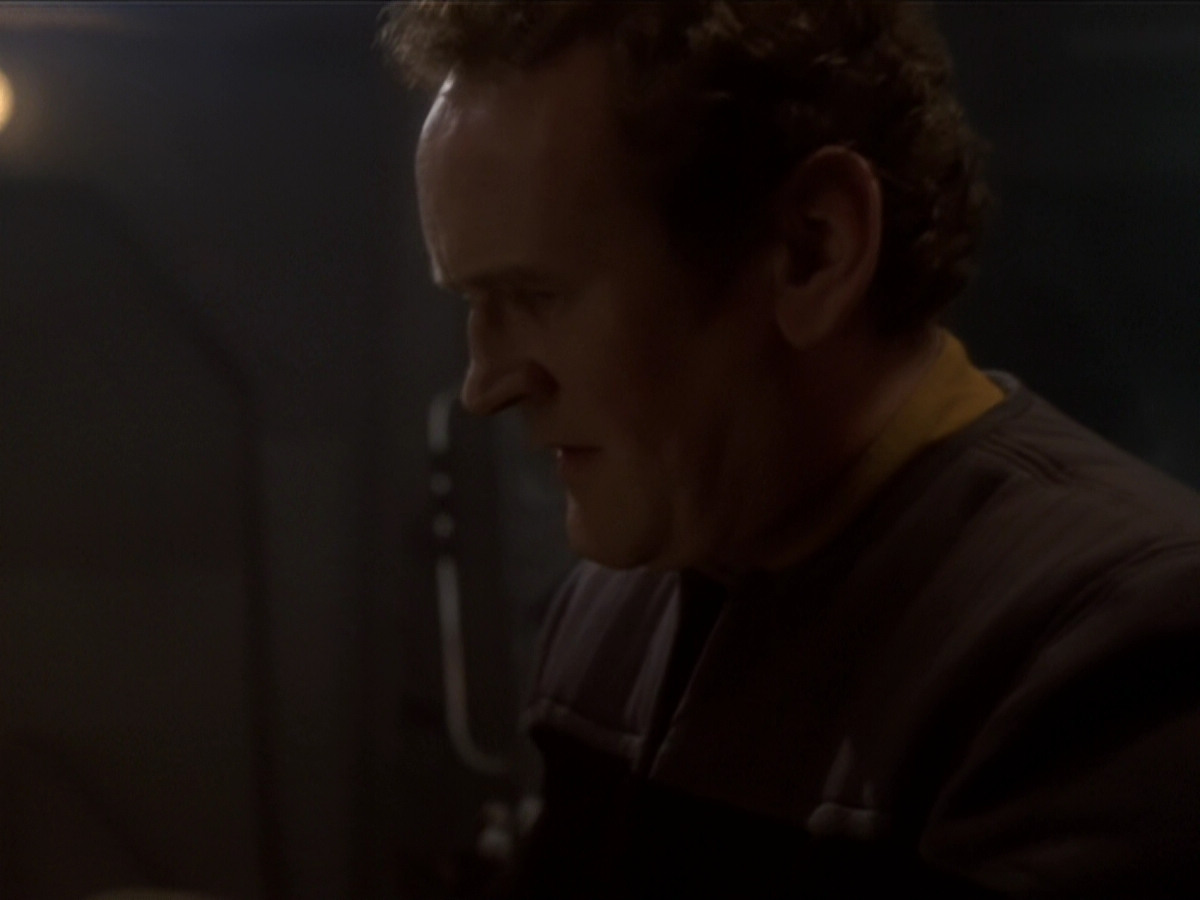 extant_StarTrek_DS9_6x02-RocksAndShoals_00158.jpg