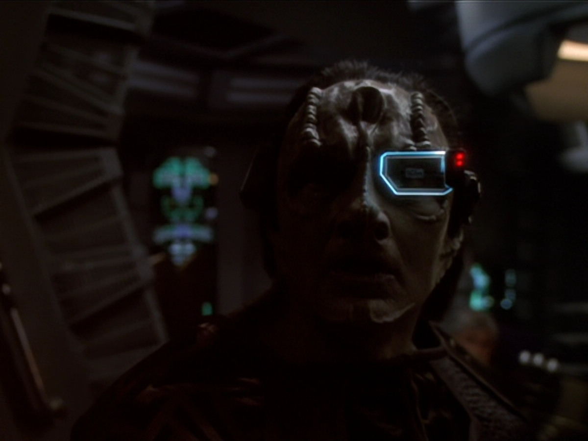 extant_StarTrek_DS9_6x02-RocksAndShoals_00175.jpg