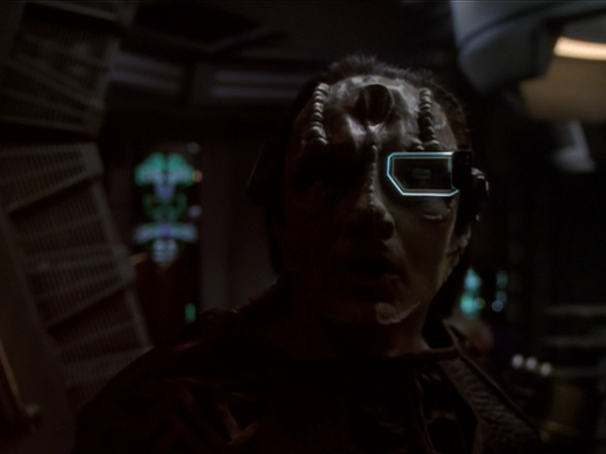 extant_StarTrek_DS9_6x02-RocksAndShoals_00176.jpg