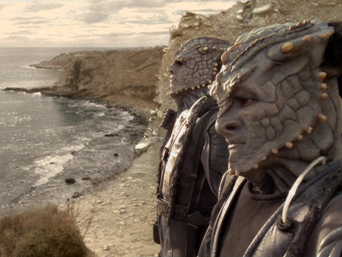 extant_StarTrek_DS9_6x02-RocksAndShoals_00368.jpg