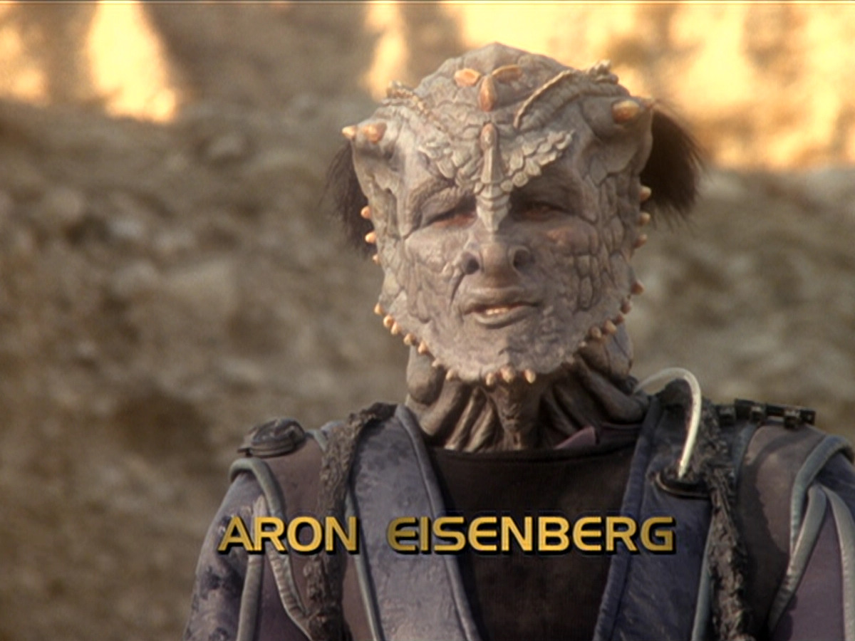 extant_StarTrek_DS9_6x02-RocksAndShoals_00401.jpg