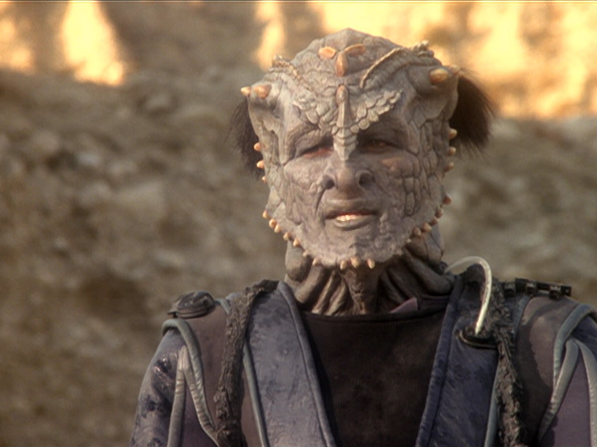 extant_StarTrek_DS9_6x02-RocksAndShoals_00403.jpg