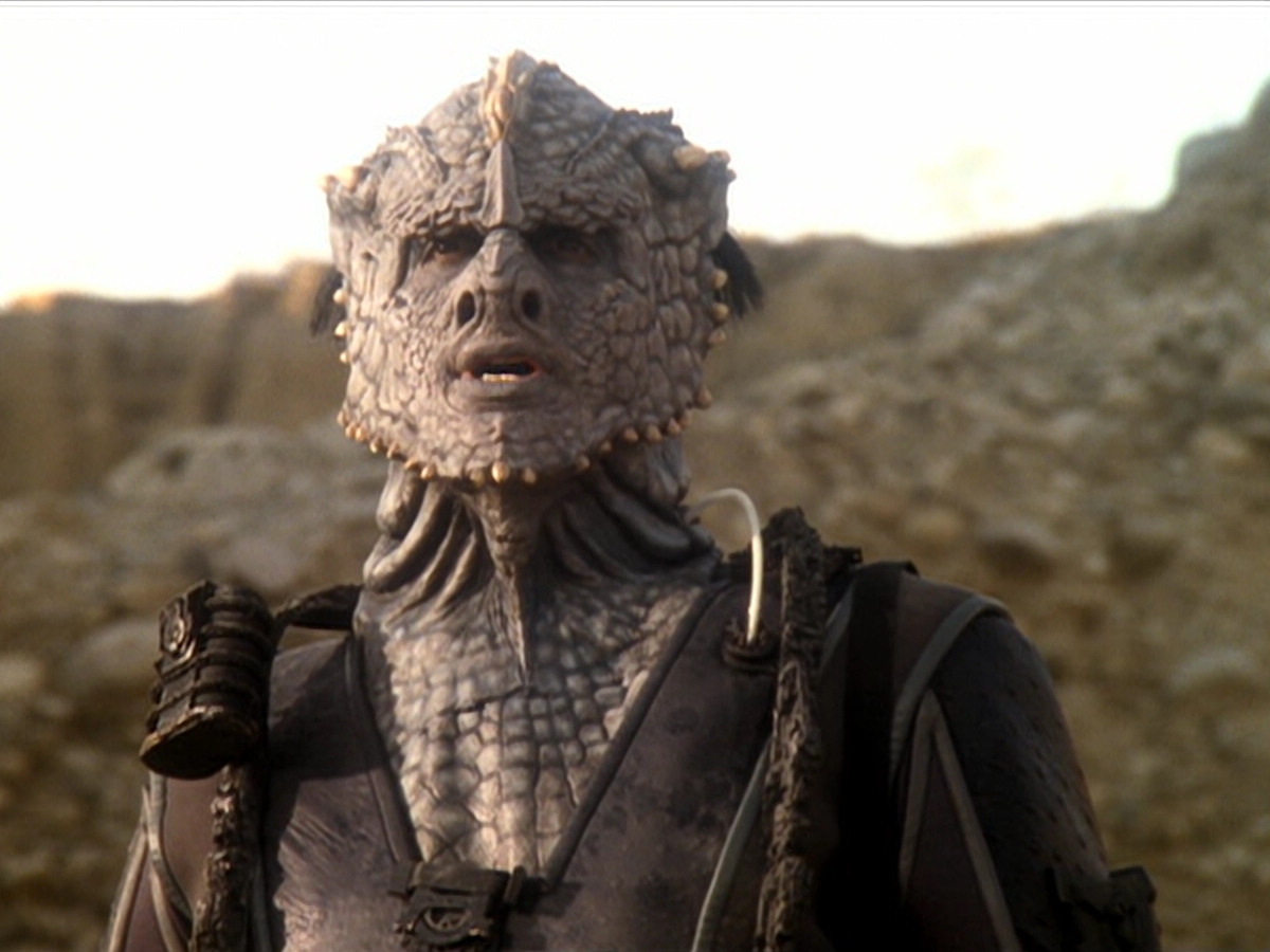 extant_StarTrek_DS9_6x02-RocksAndShoals_00438.jpg
