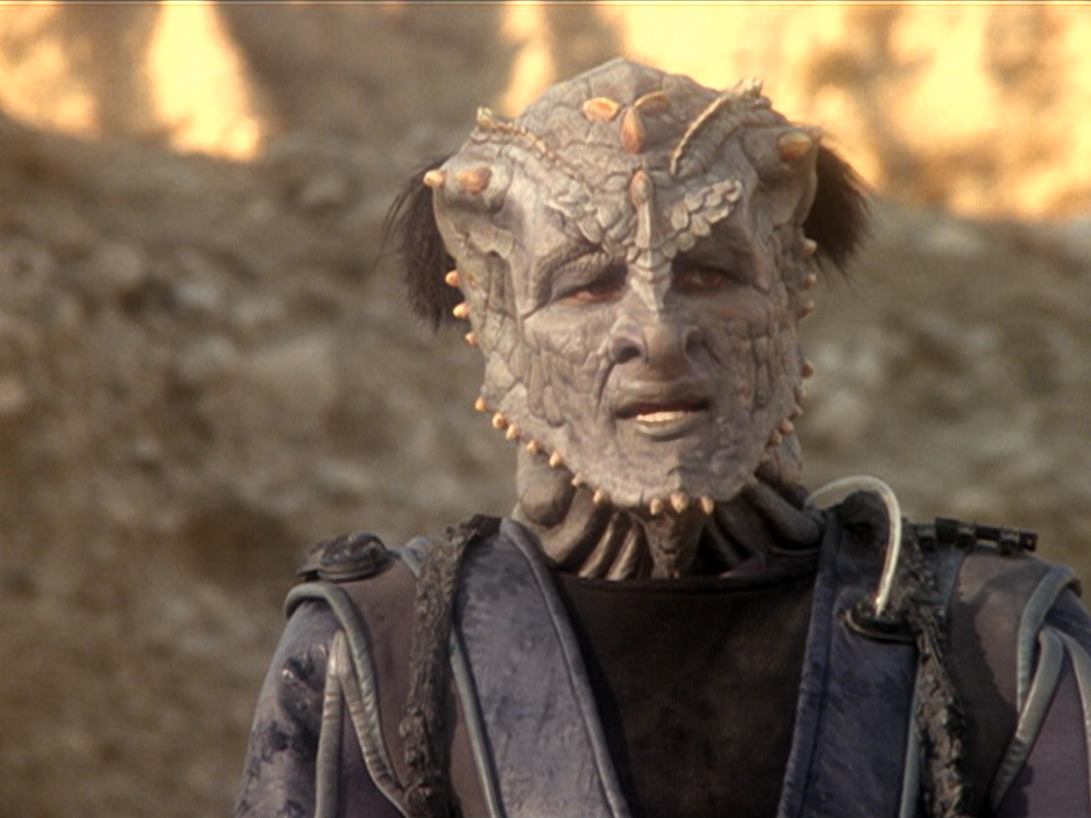 extant_StarTrek_DS9_6x02-RocksAndShoals_00446.jpg