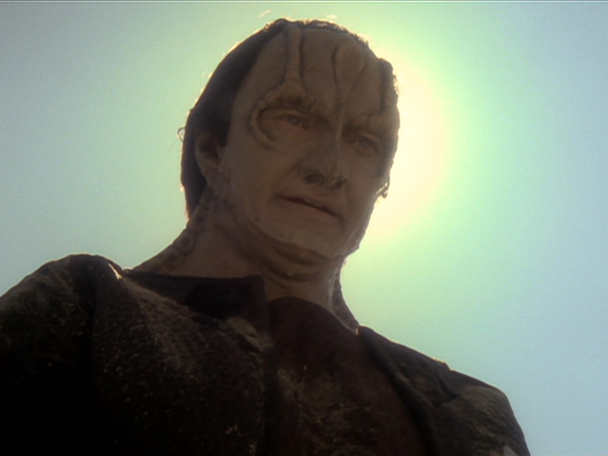 extant_StarTrek_DS9_6x02-RocksAndShoals_00492.jpg