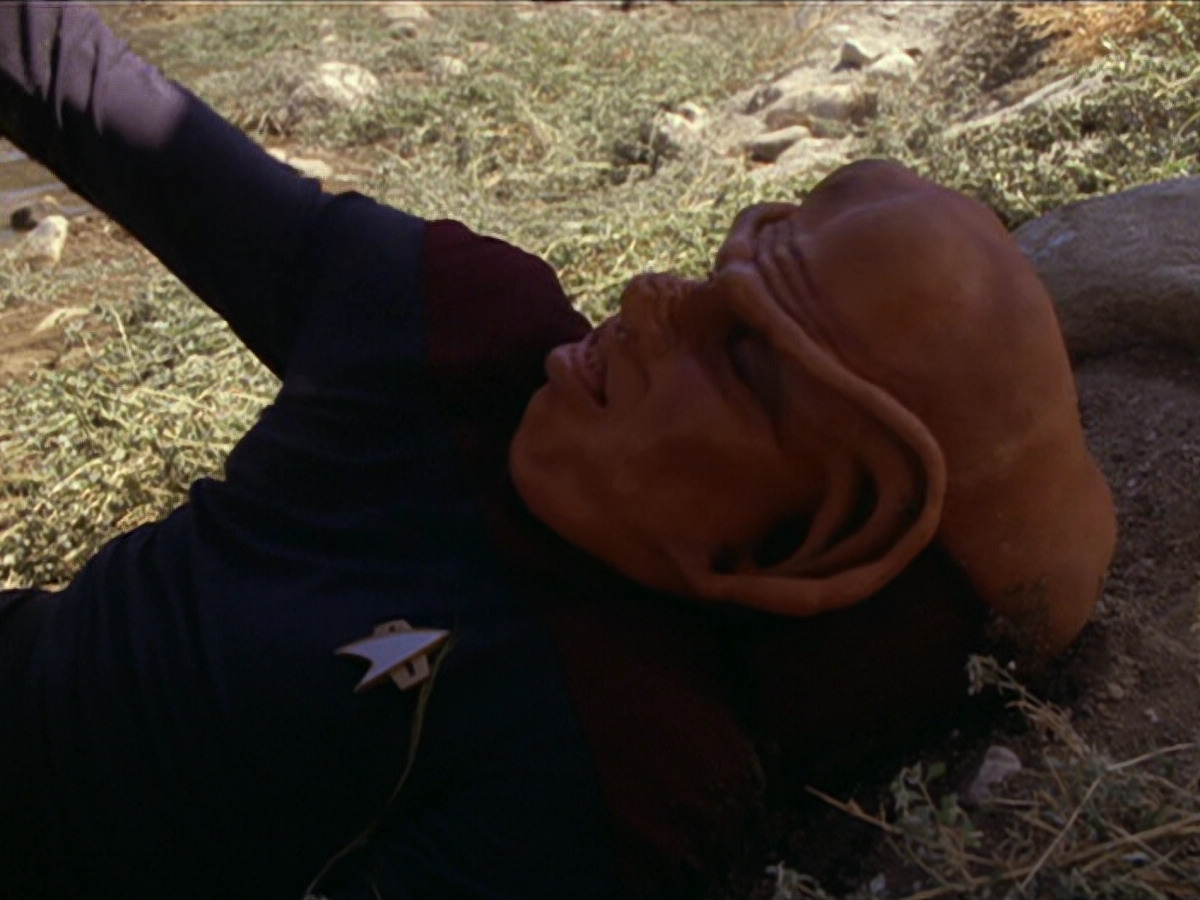 extant_StarTrek_DS9_6x02-RocksAndShoals_00498.jpg