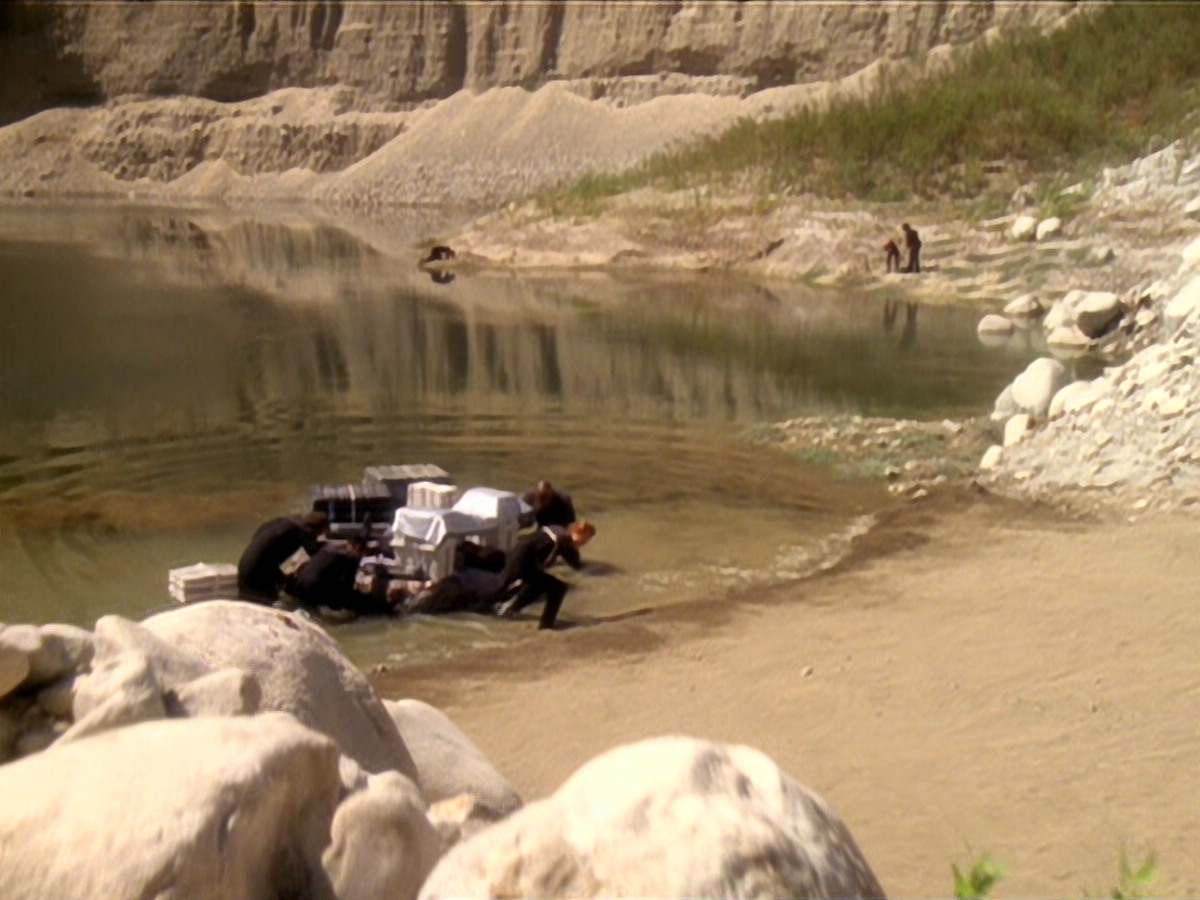 extant_StarTrek_DS9_6x02-RocksAndShoals_00506.jpg