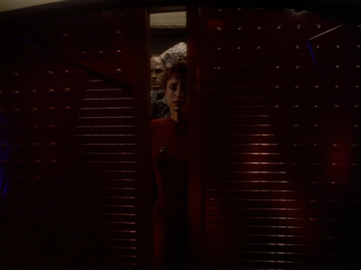extant_StarTrek_DS9_6x02-RocksAndShoals_00656.jpg