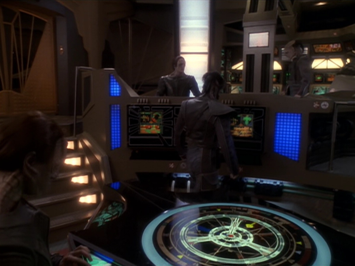 extant_StarTrek_DS9_6x02-RocksAndShoals_00665.jpg