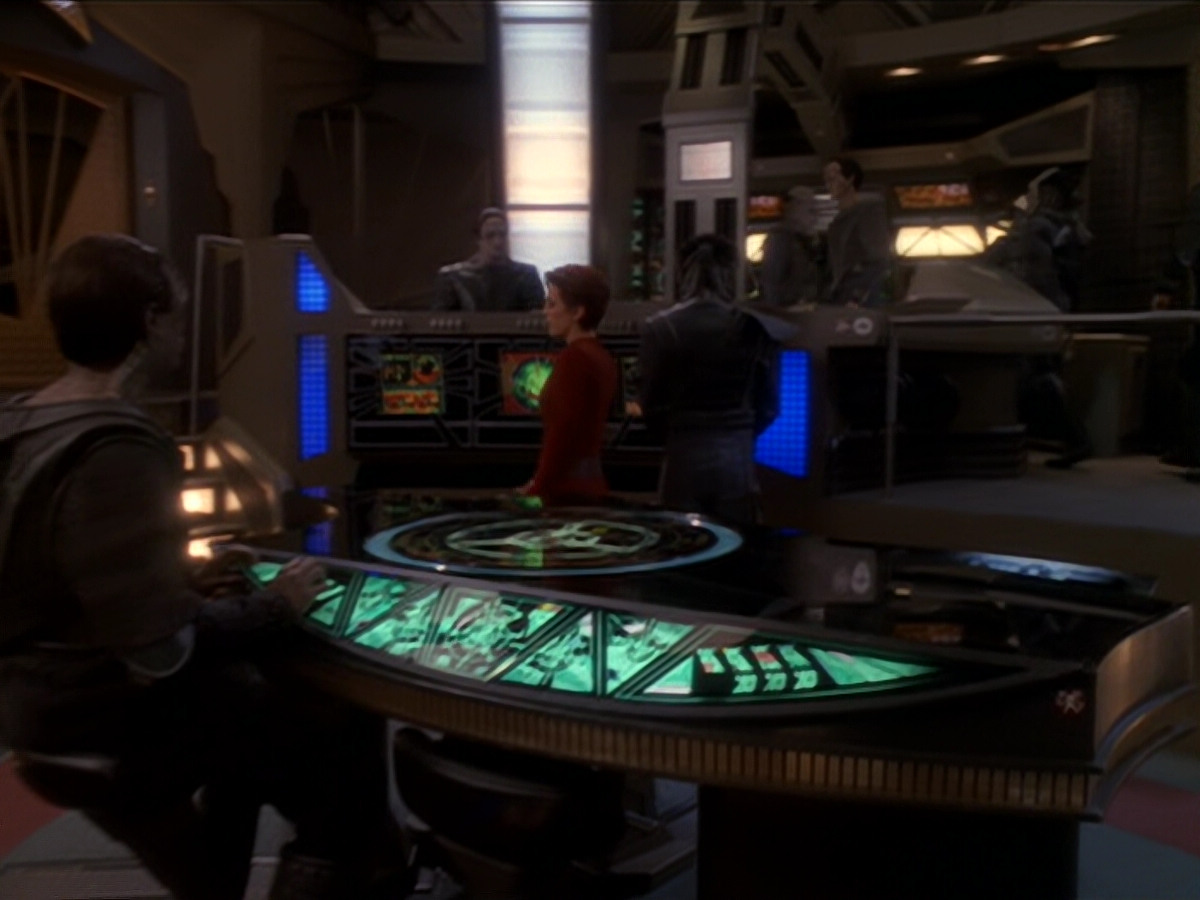 extant_StarTrek_DS9_6x02-RocksAndShoals_00678.jpg