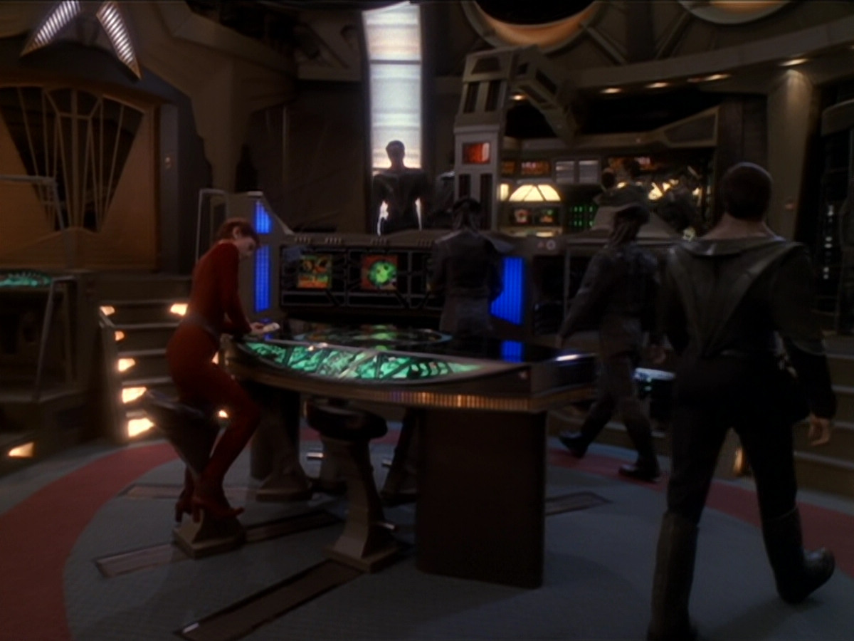 extant_StarTrek_DS9_6x02-RocksAndShoals_00684.jpg