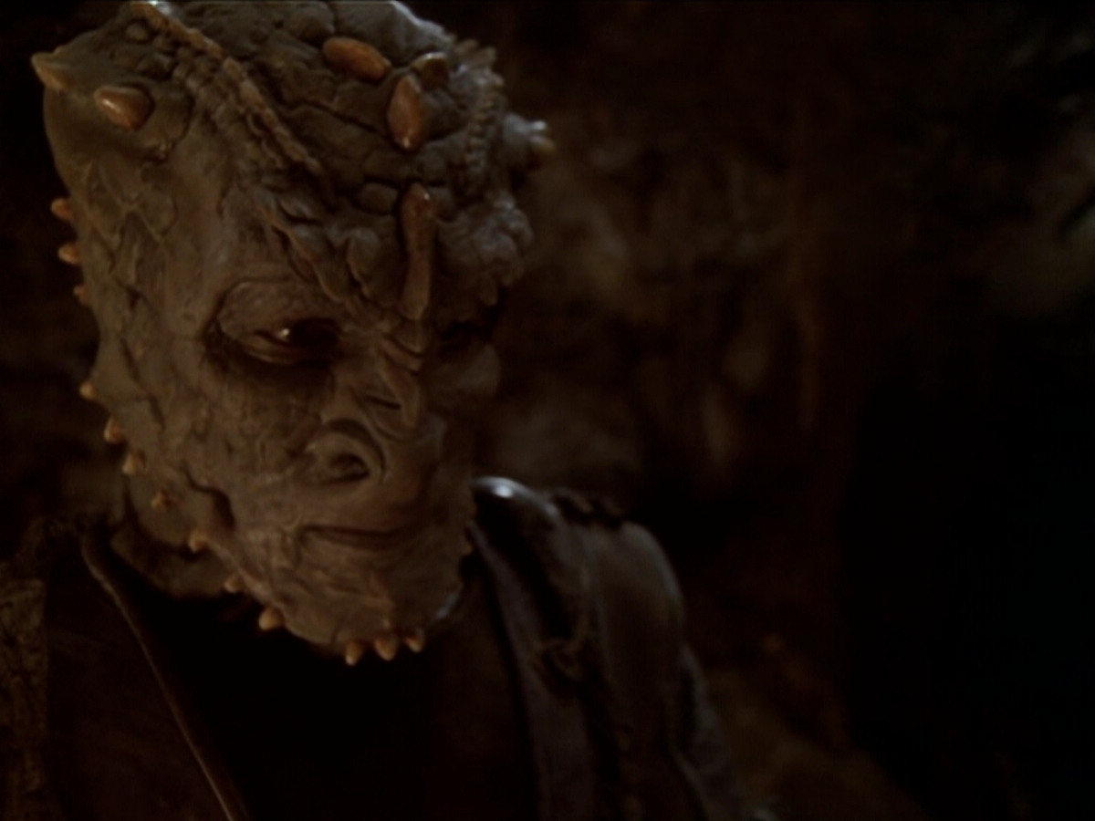 extant_StarTrek_DS9_6x02-RocksAndShoals_00748.jpg