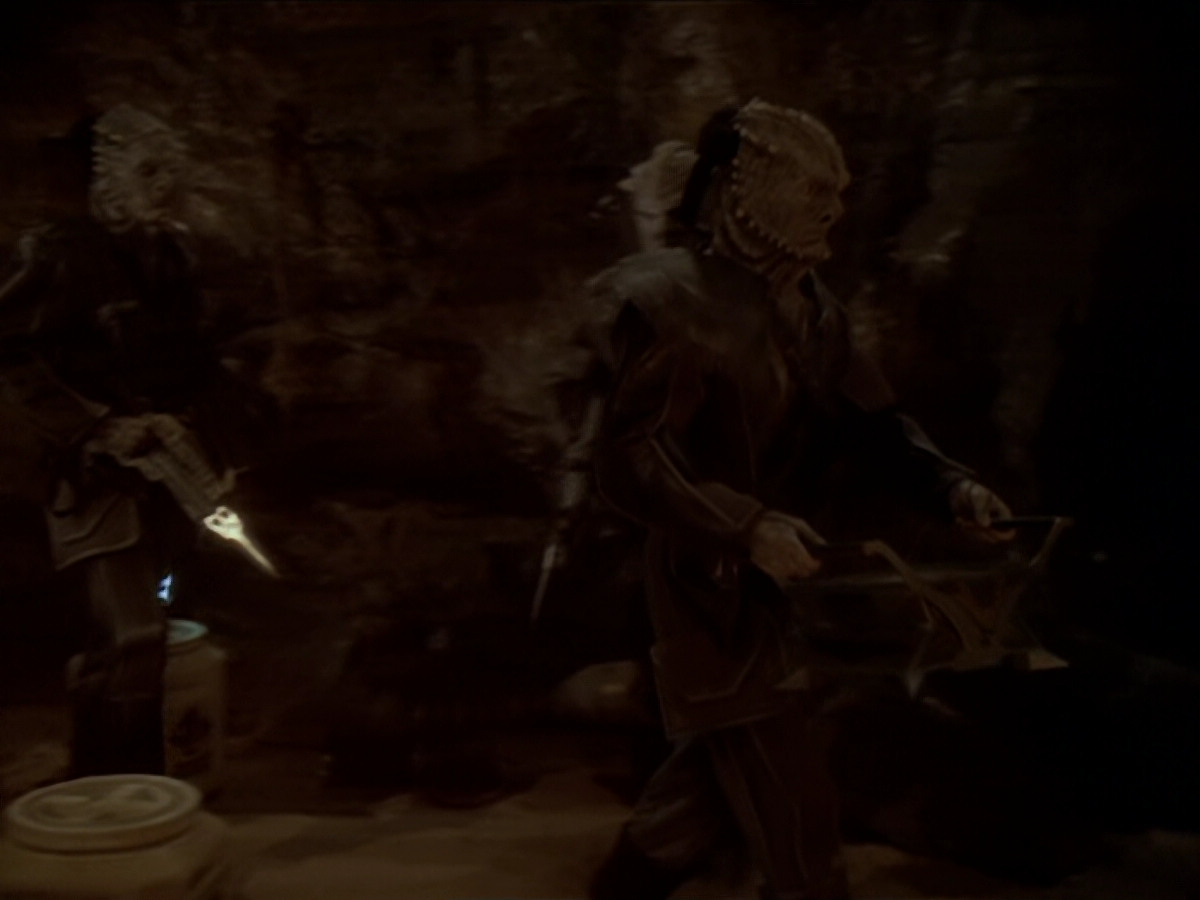 extant_StarTrek_DS9_6x02-RocksAndShoals_00769.jpg