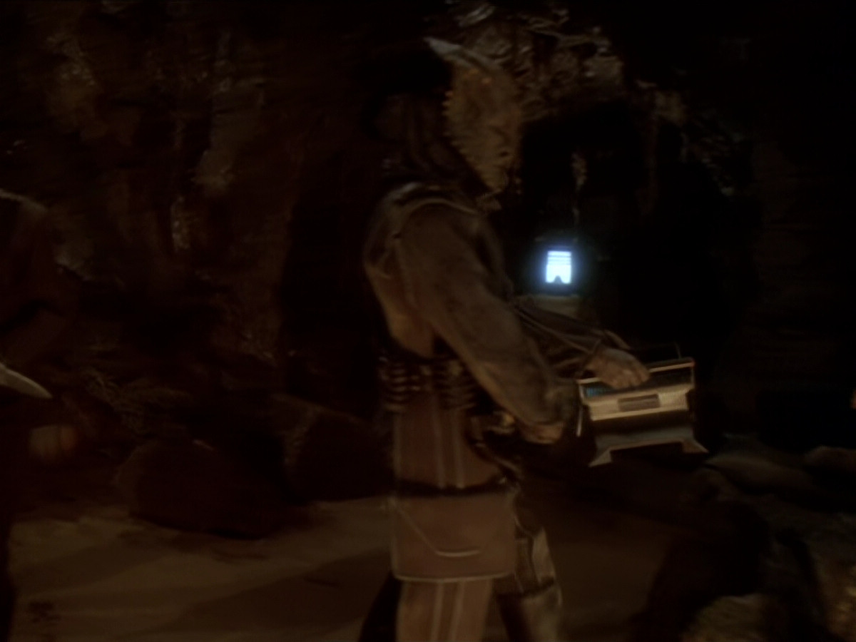 extant_StarTrek_DS9_6x02-RocksAndShoals_00771.jpg
