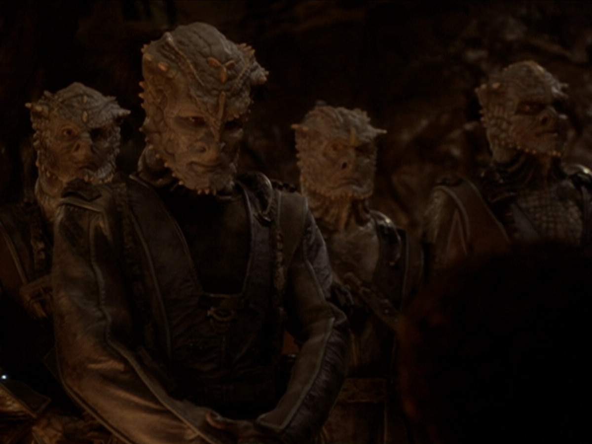 extant_StarTrek_DS9_6x02-RocksAndShoals_00805.jpg