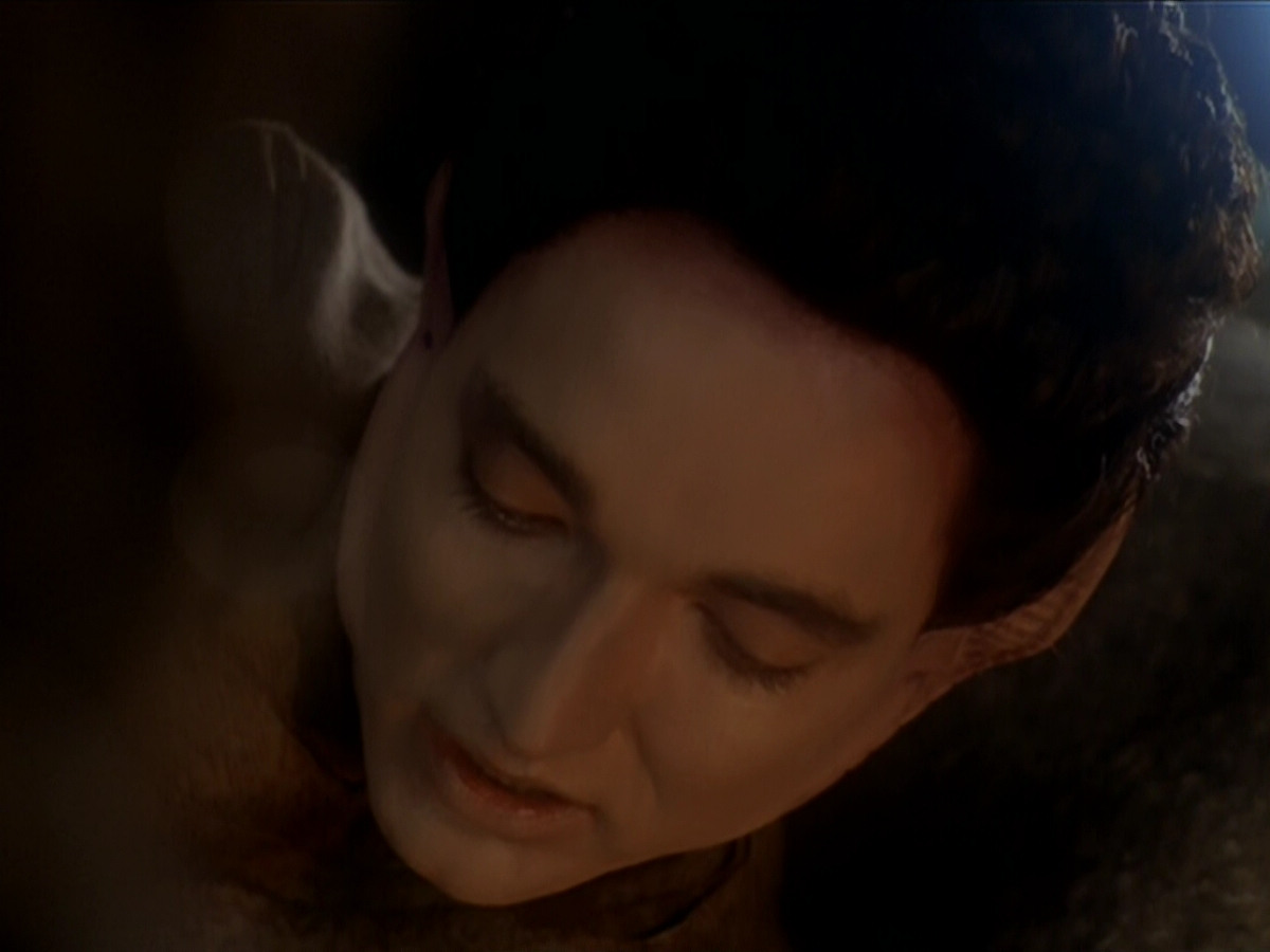 extant_StarTrek_DS9_6x02-RocksAndShoals_00811.jpg