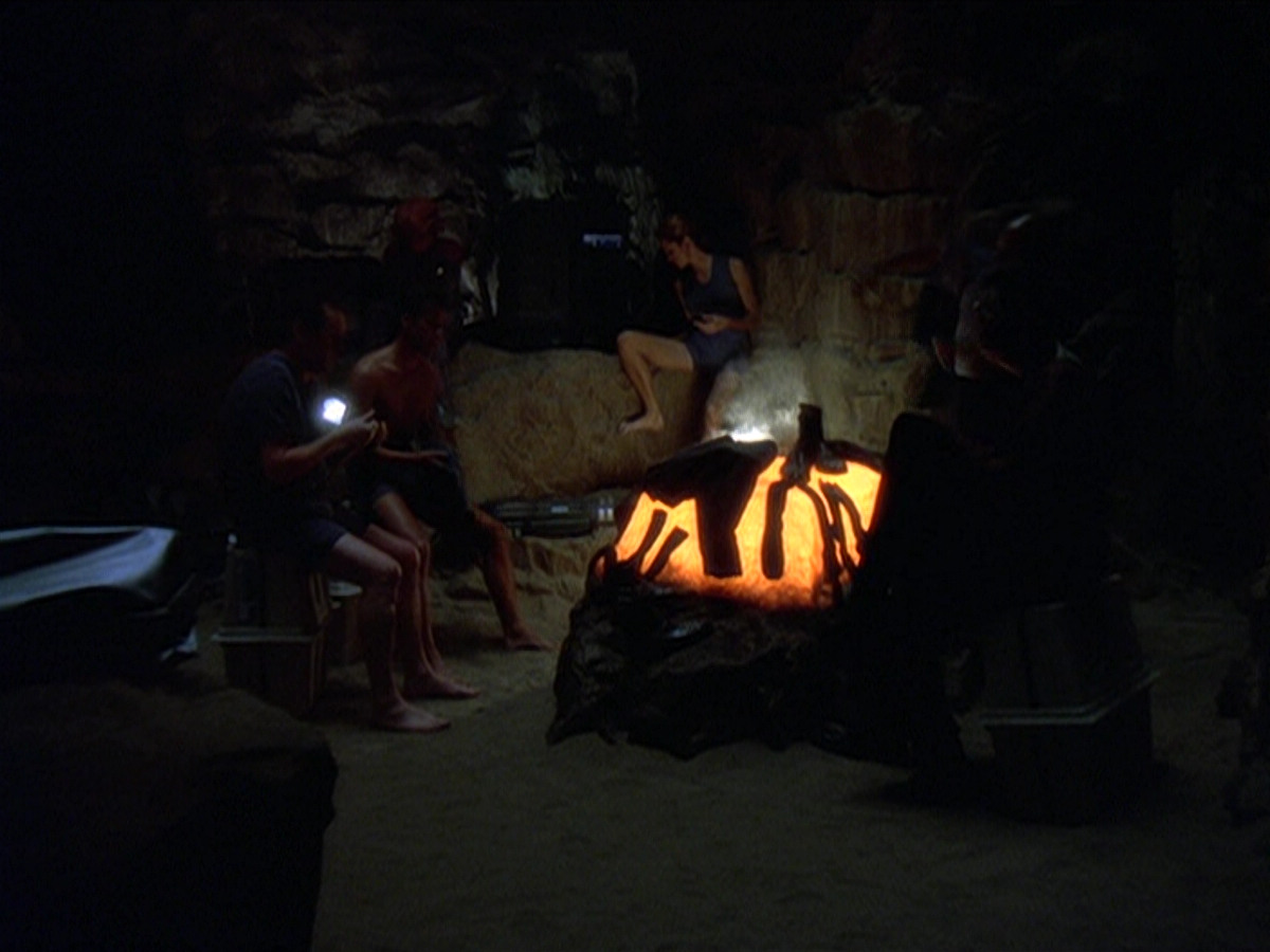 extant_StarTrek_DS9_6x02-RocksAndShoals_00878.jpg