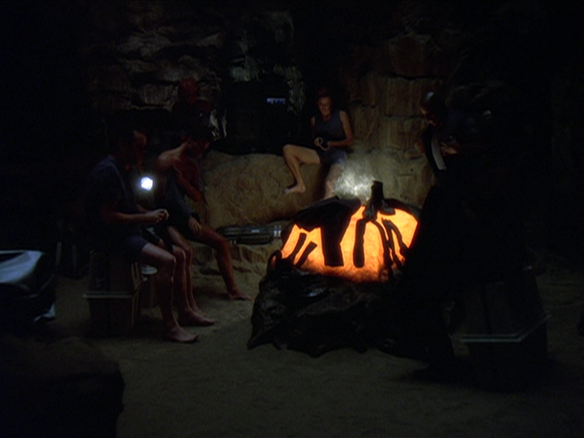 extant_StarTrek_DS9_6x02-RocksAndShoals_00883.jpg