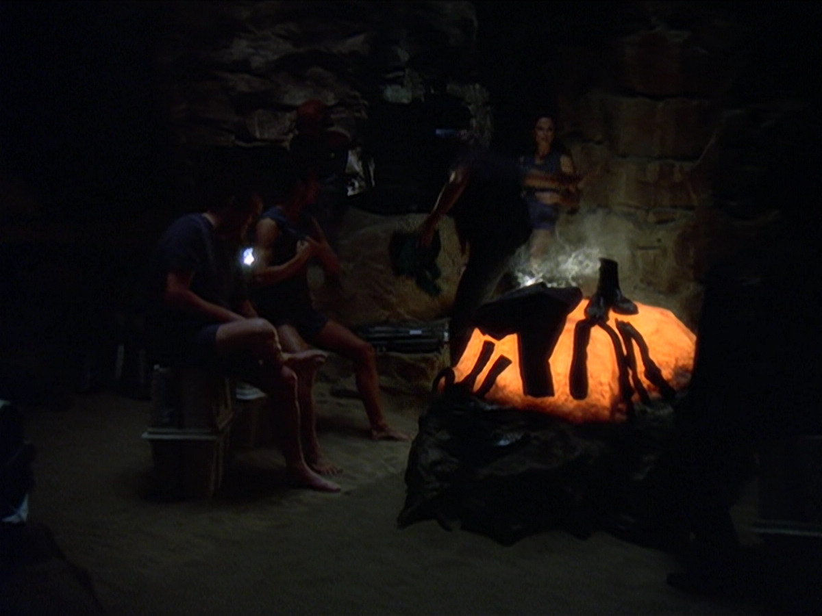 extant_StarTrek_DS9_6x02-RocksAndShoals_00890.jpg