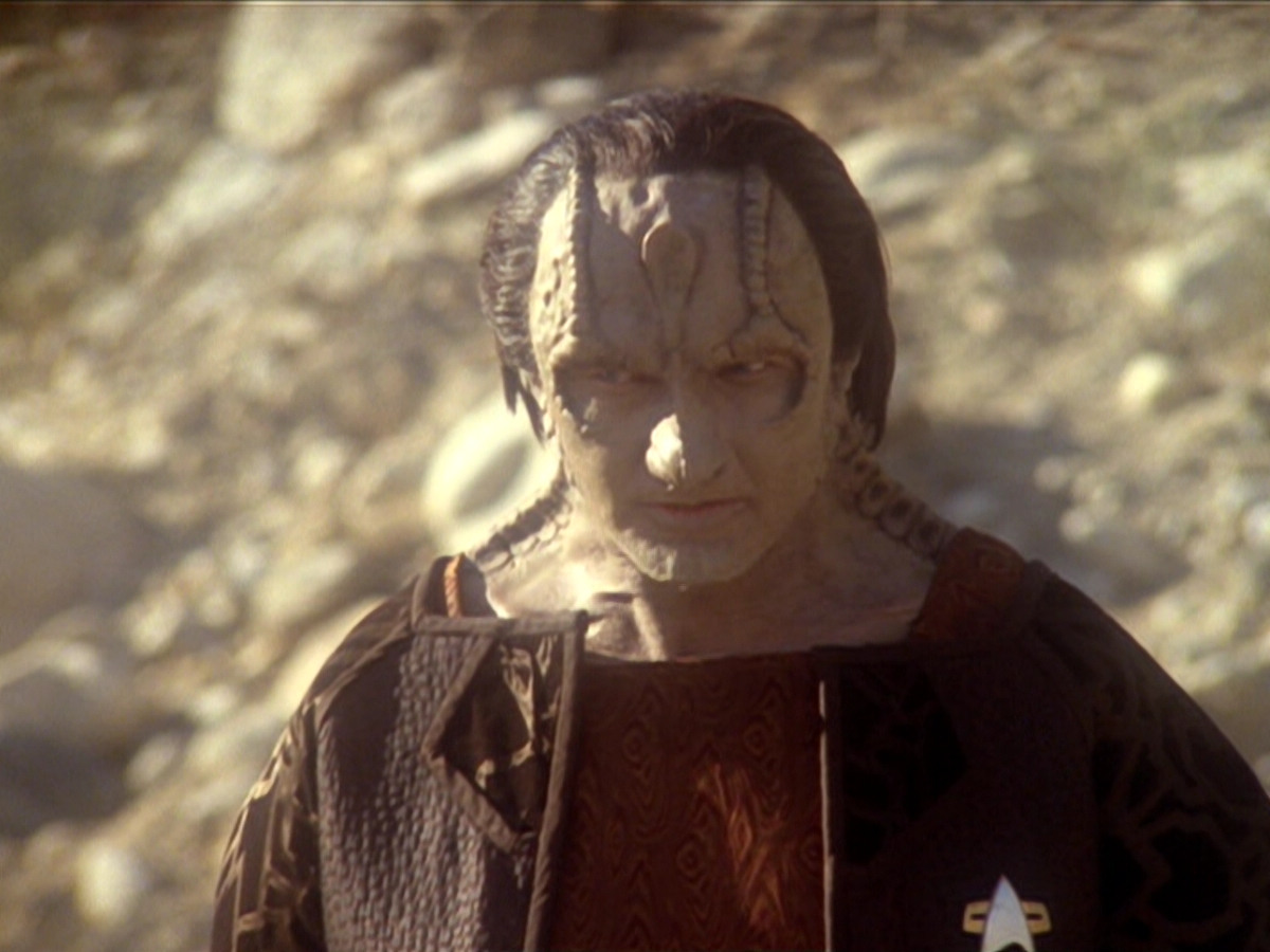 extant_StarTrek_DS9_6x02-RocksAndShoals_01019.jpg