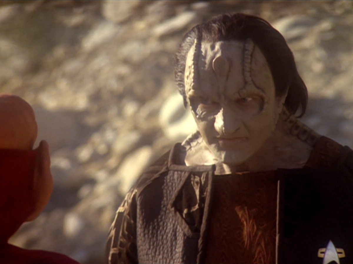 extant_StarTrek_DS9_6x02-RocksAndShoals_01027.jpg