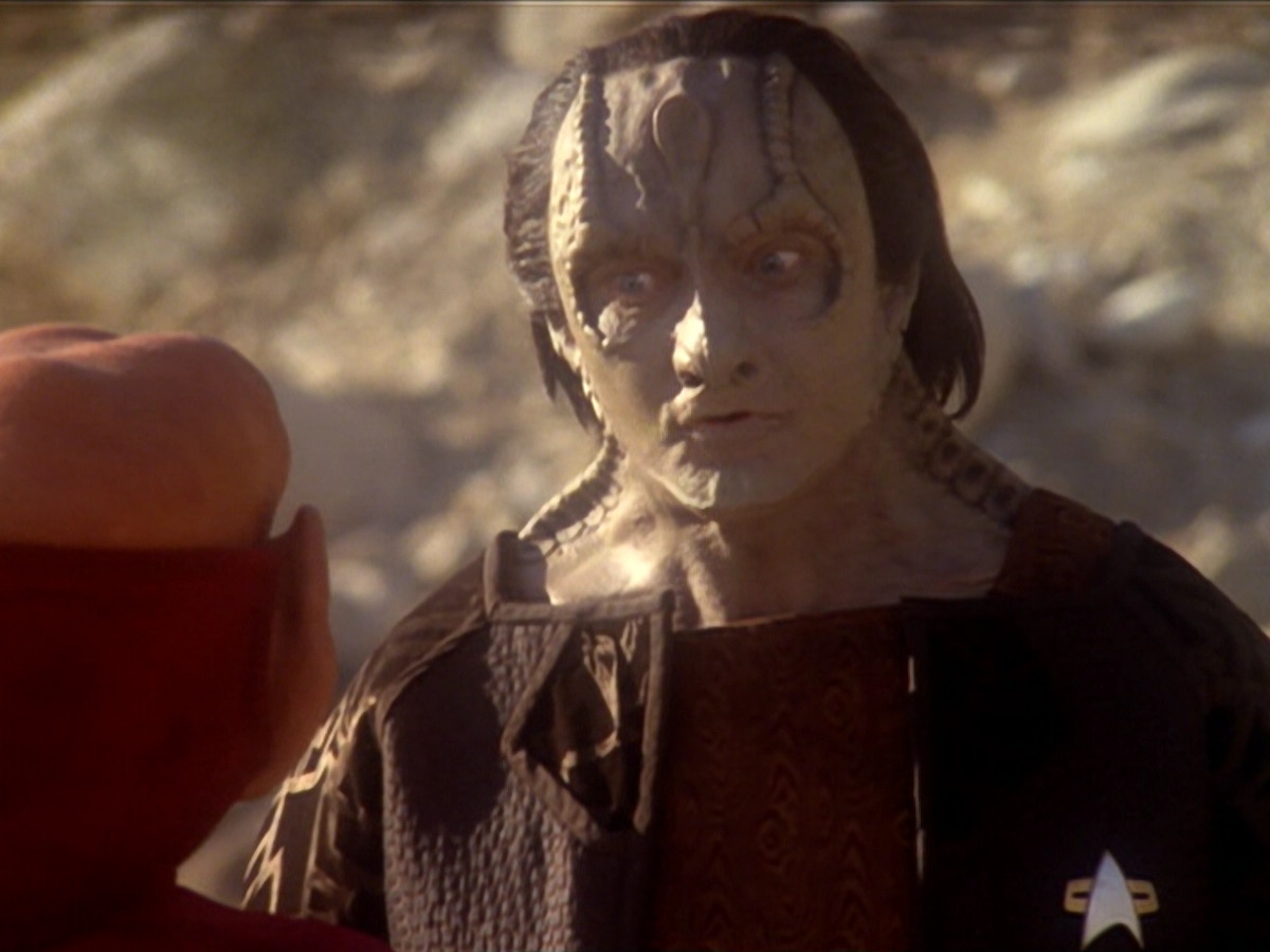 extant_StarTrek_DS9_6x02-RocksAndShoals_01029.jpg