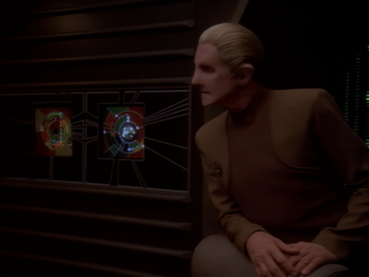 extant_StarTrek_DS9_6x02-RocksAndShoals_01267.jpg