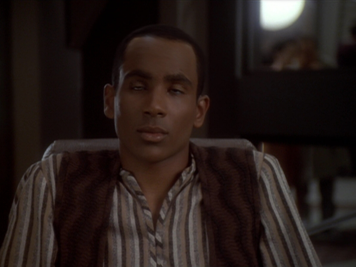 extant_StarTrek_DS9_6x02-RocksAndShoals_01290.jpg