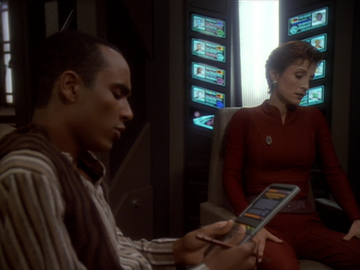 extant_StarTrek_DS9_6x02-RocksAndShoals_01386.jpg