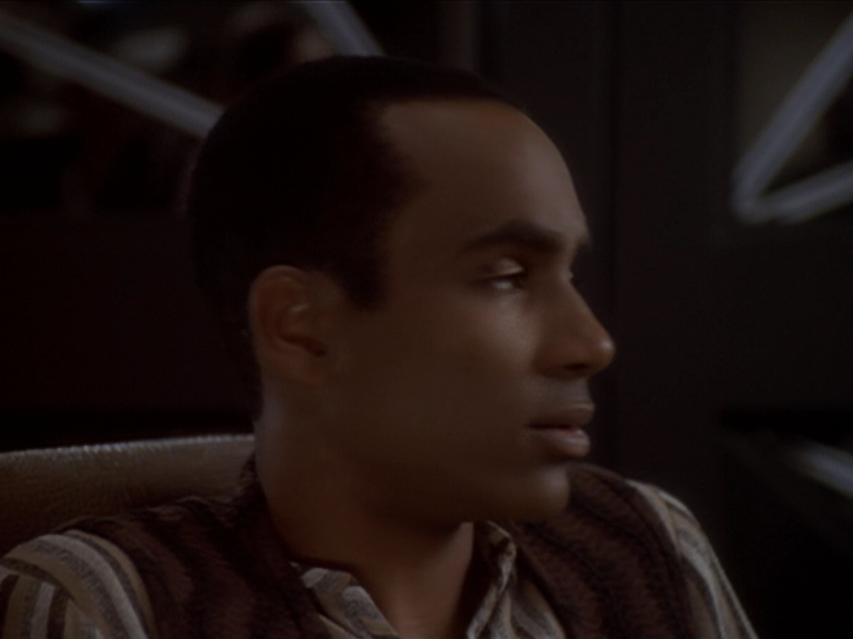 extant_StarTrek_DS9_6x02-RocksAndShoals_01395.jpg